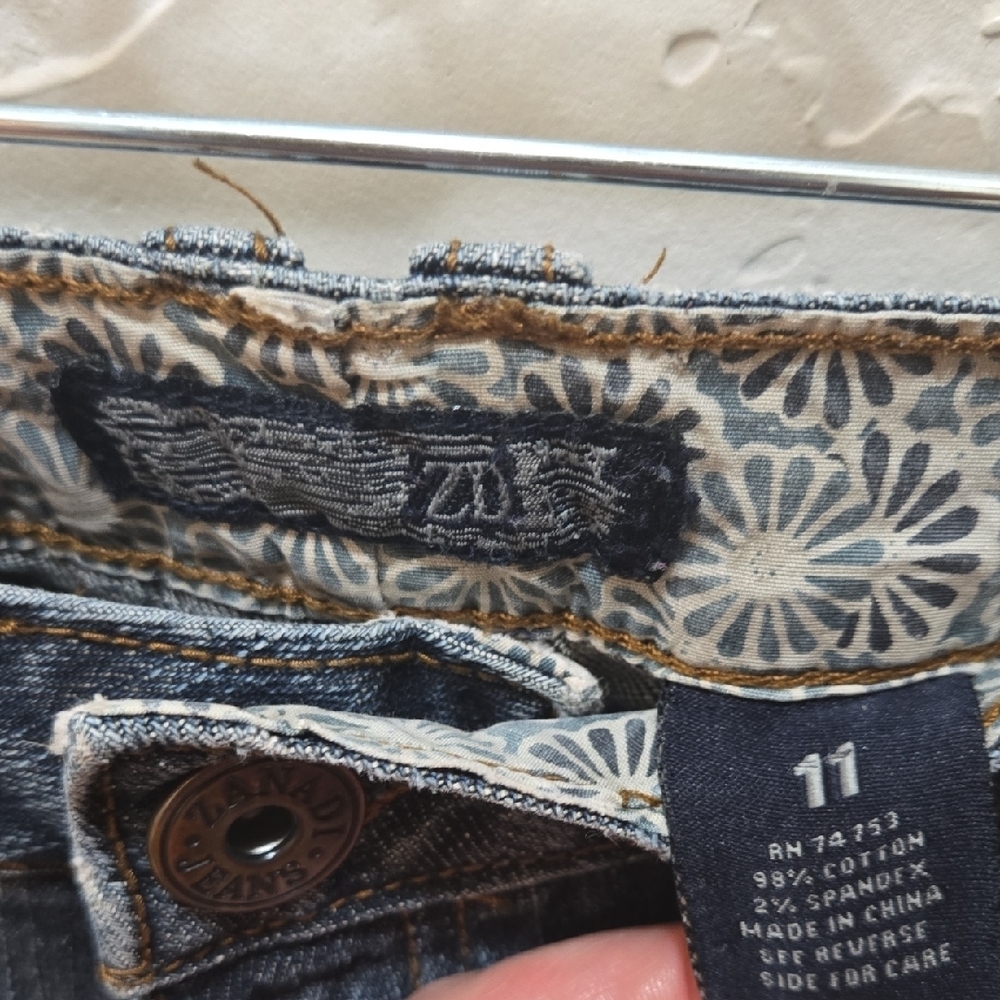 3/$10 Zana Di Blue Low Rise Cuffed Ankle Jeans - Picture 2 of 8